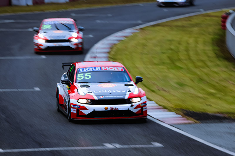 3.馬青驊助力領(lǐng)克車隊(duì)獲得2021賽季TCR ASIA年度車隊(duì)總冠軍.jpg